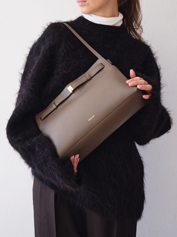 Greta Shoulder Elephant 